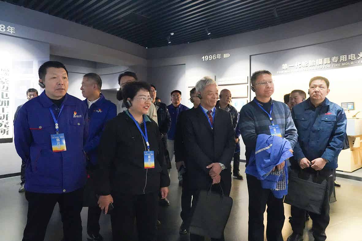 03-參觀展廳.JPG 03-參觀展廳.JPG